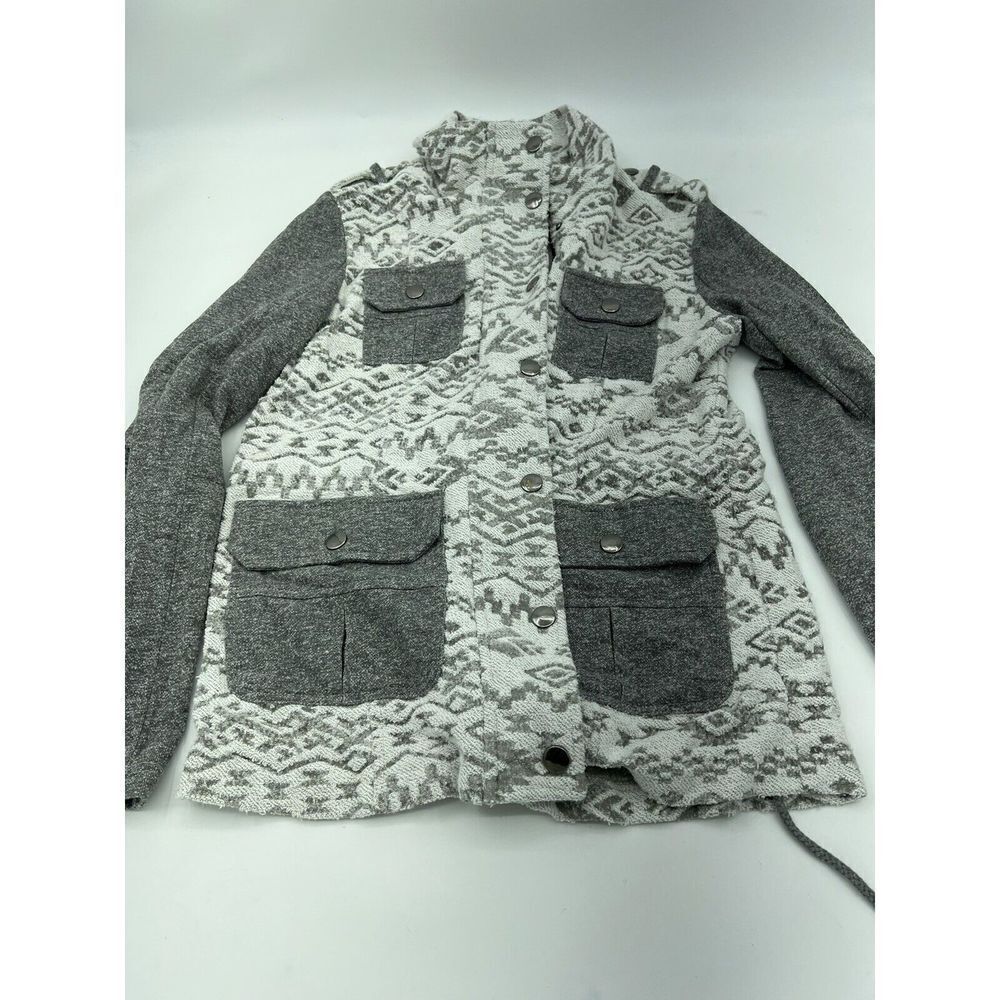 Under Skies snap zip gray/white jacket size small